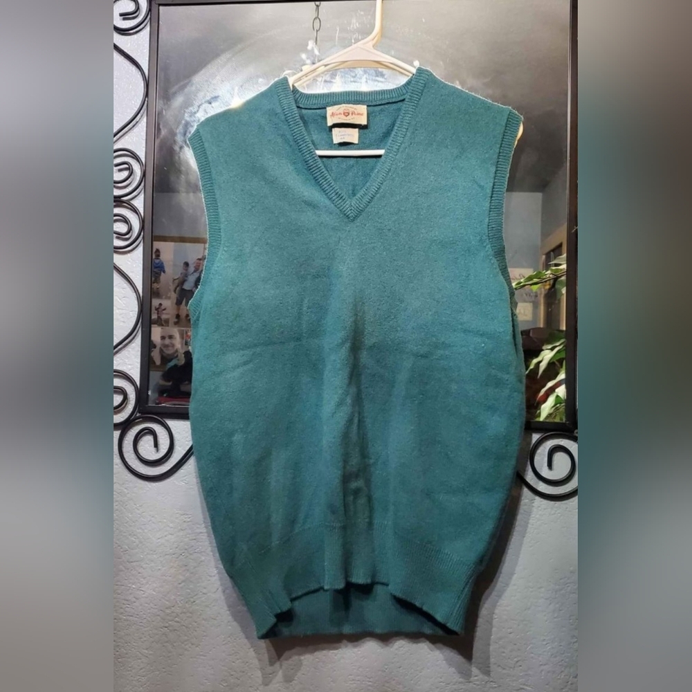 VTG 1970's Rare 100%Pure Lambswool Alan Paine V-Neck Sweater Vest Gender Neutral